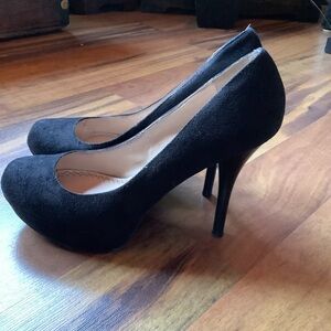 Olsenboye Size 9 black faux suede stiletto heeled platform pumps